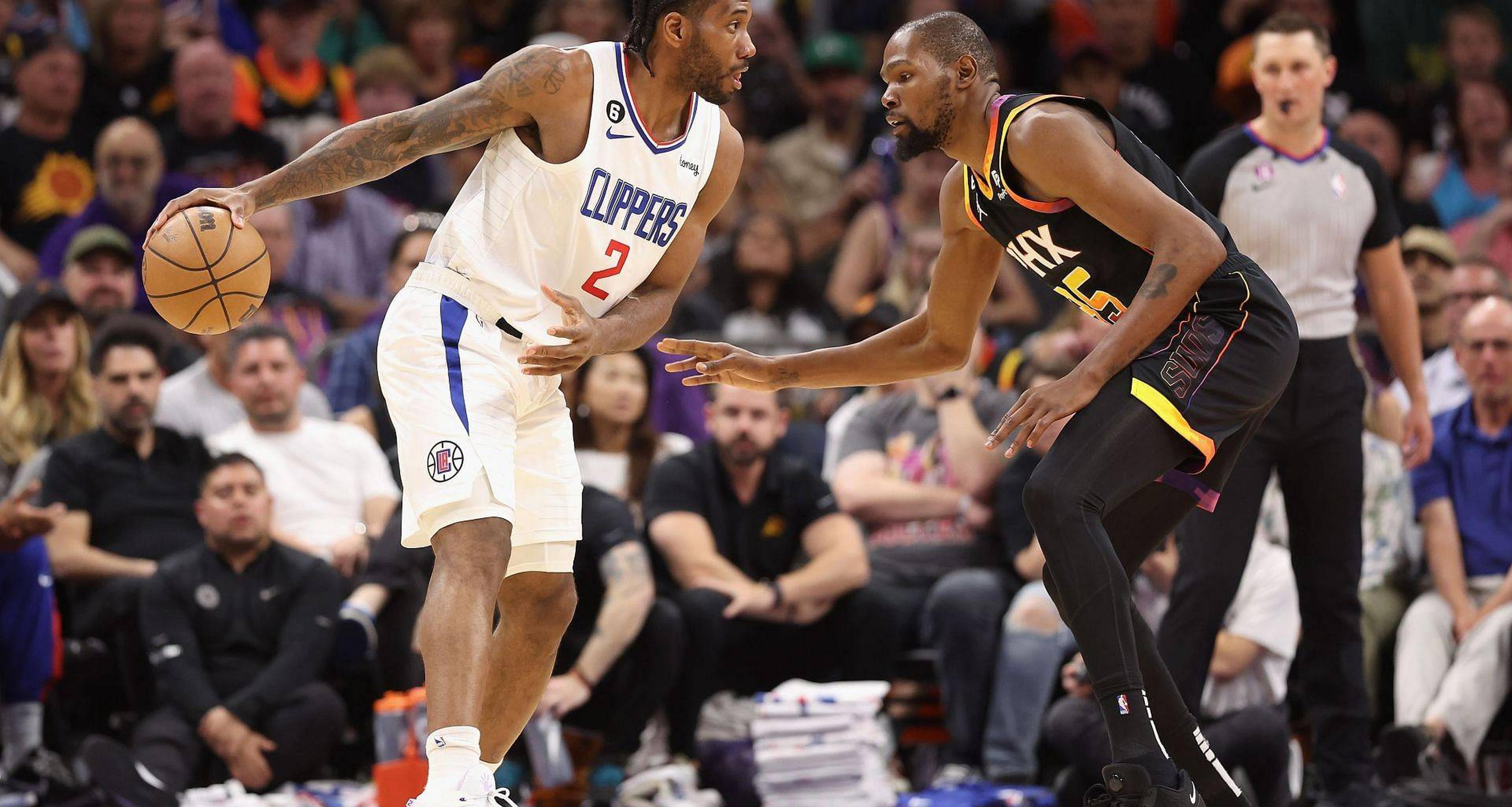 亚沙里稳健复出，80次传球仅失误6次，并送出一次全场最佳进攻机会的长传（亚沙里复出稳如旧：80次传球仅6次失误，一脚长传创造全场最佳良机）