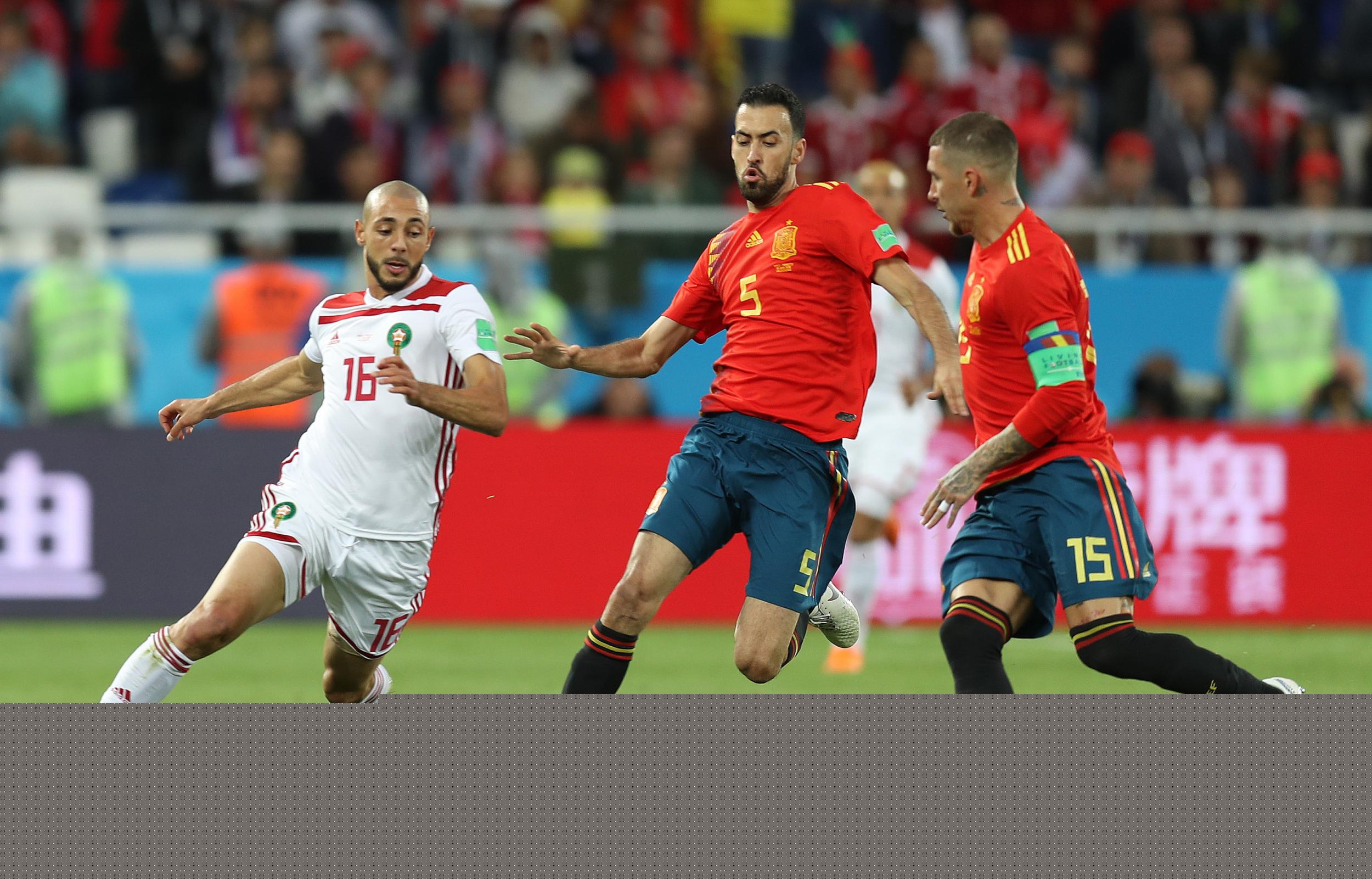 身边人都在享受美食美酒，英格兰职业球员如何过圣诞节？（他人尽享美食美酒，英格兰职业球员的圣诞如何度过？）