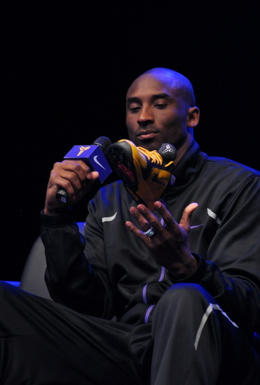 官方：恰尔汗奥卢手腕受伤退出土耳其大名单，不会出战西班牙（土耳其队官宣：恰尔汗奥卢手腕受伤退队，缺席与西班牙之战）