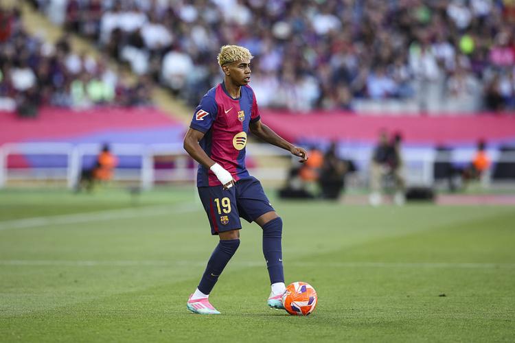 杀死比赛！布朗飞身上篮打停山东 19秒领先6分（布朗飞身上篮定胜局，19秒建立6分优势打停山东）