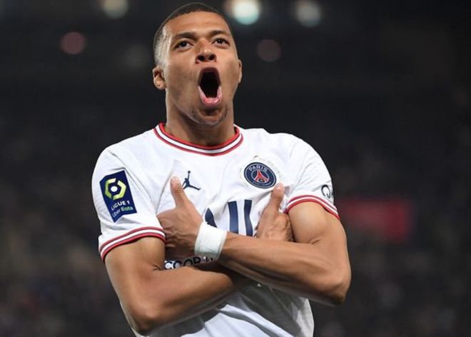 西媒曝亚马尔夜店通宵聚会：参加者不准带手机，女孩可进包厢（西媒称亚马尔通宵赴夜店：现场禁带手机，女性可入包厢）