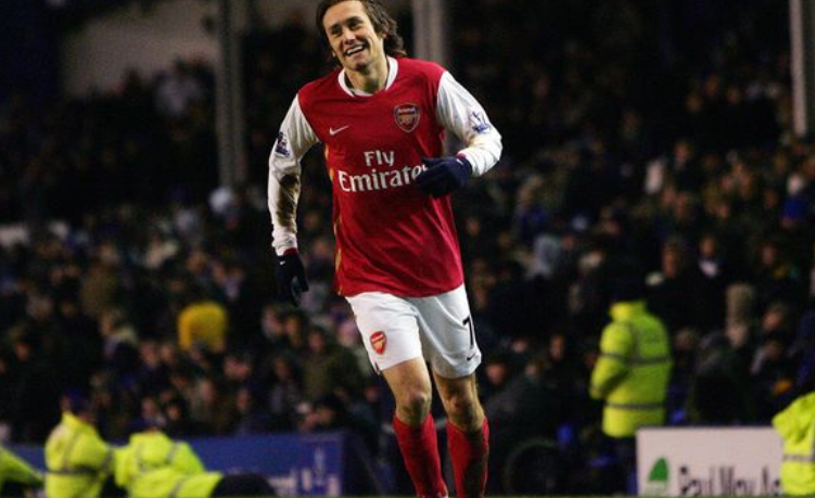 巴萨梅西任意球破门助球队领先（梅西任意球建功，巴萨先拔头筹）