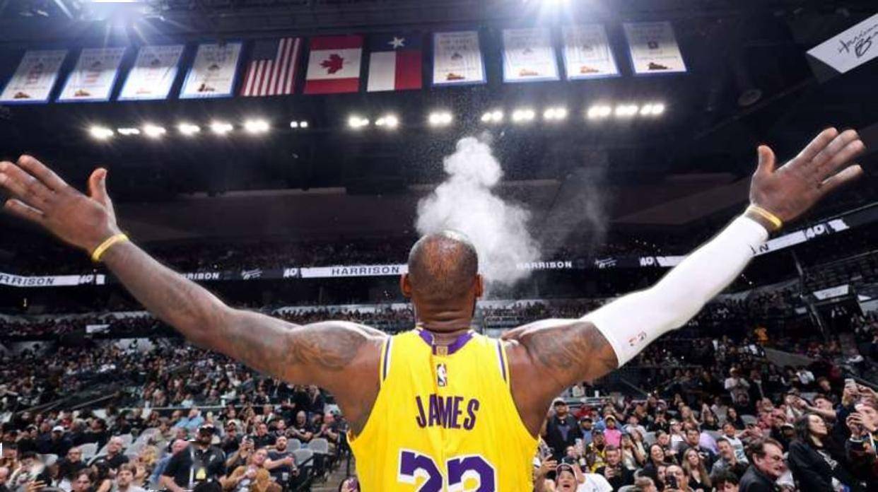 都体：尤文为随队远征挪威的约400名球迷发放30欧电子商城券（都灵体育报：尤文向随队赴挪威的约400名球迷派发30欧电子商城代金券）