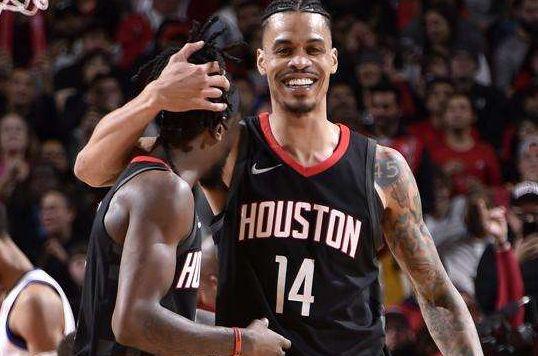 太快了！唐斯攻防两端光速被吹2次犯规 送文班两罚全中（太迅猛！唐斯攻防瞬间连吃两犯 文班两罚全中）