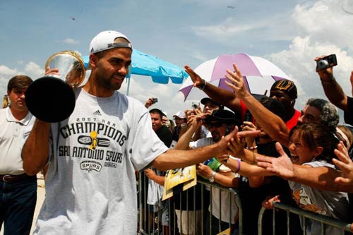 阿德耶米声明：一时轻率购买盲盒买到了武器，对此感到很抱歉（阿德耶米致歉：冲动购盲盒意外抽到武器）