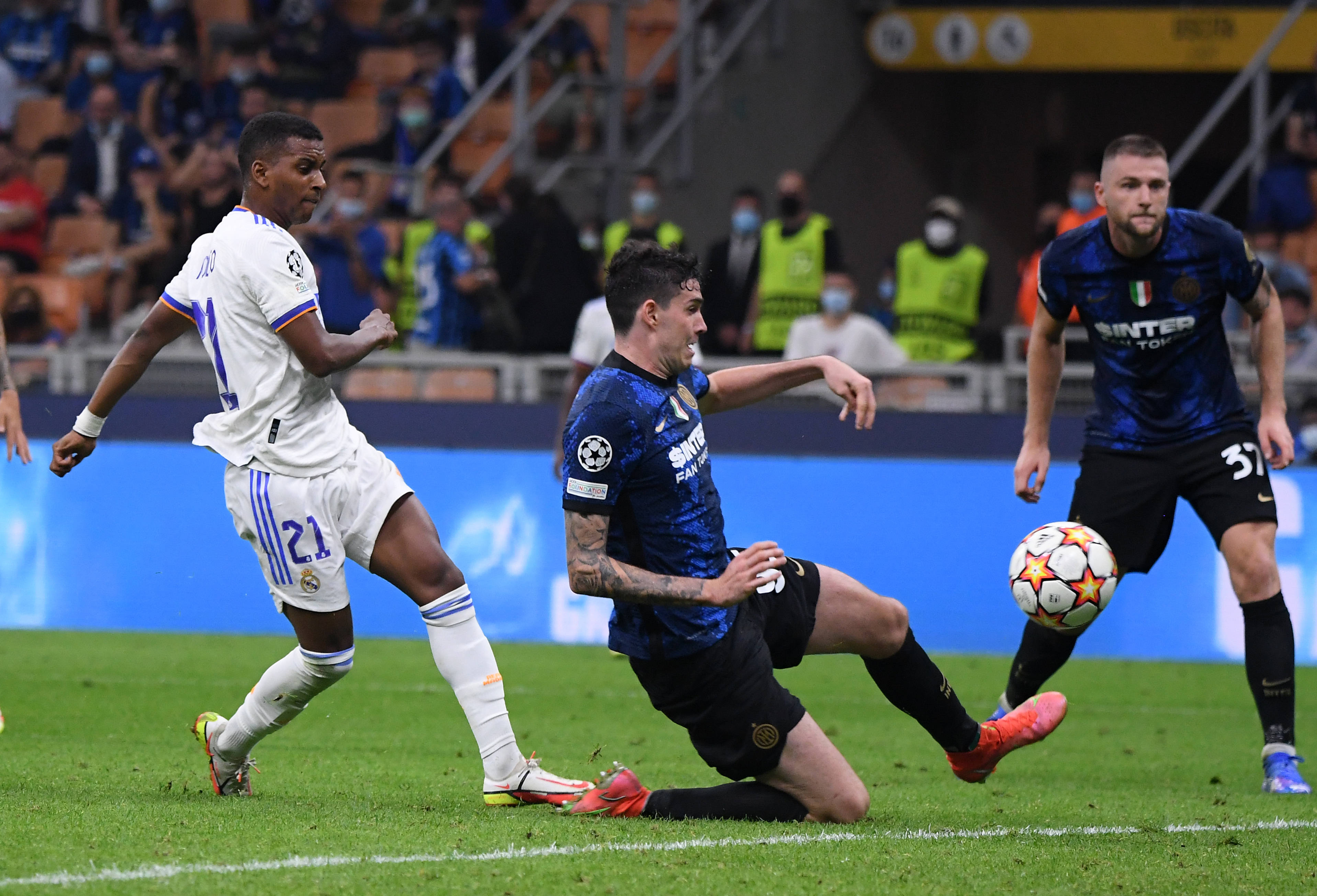 体坛记忆｜篮网三巨头合体首秀震联盟，轮番单打诠释极致进攻（体坛回望｜篮网三巨头首秀震撼全联盟，轮番单打演绎极致火力）