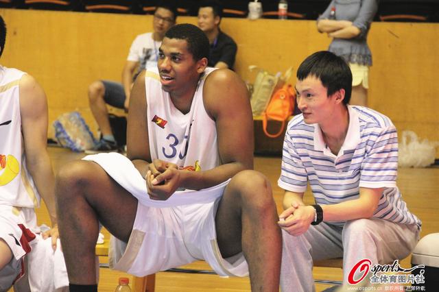 半场战报：海牛1-0三镇，兰克尔-泽补射得分（半场速报：海牛暂1-0领先三镇，兰克尔-泽补射建功）