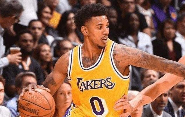 罗马诺：巴萨全力支持阿劳霍，目前没考虑引进新中卫（罗马诺：巴萨力挺阿劳霍，暂不考虑引进中卫）