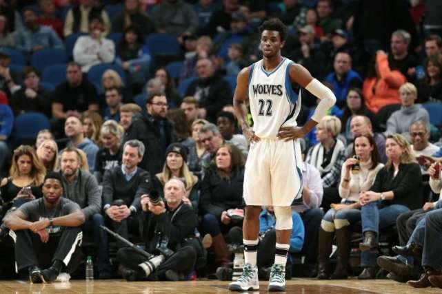 🎮DK 2-2 T1：Peyz泽丽再献完美发挥，T1速推拖入决胜局（DK与T1战成2-2：Peyz泽丽再度神勇，T1速推逼入决胜局）