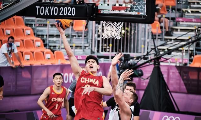 杨瀚森上5分钟送2分1板1助1帽 后三节枯坐板凳（杨瀚森仅打5分钟拿下2分1板1助1帽 后三节未再登场）