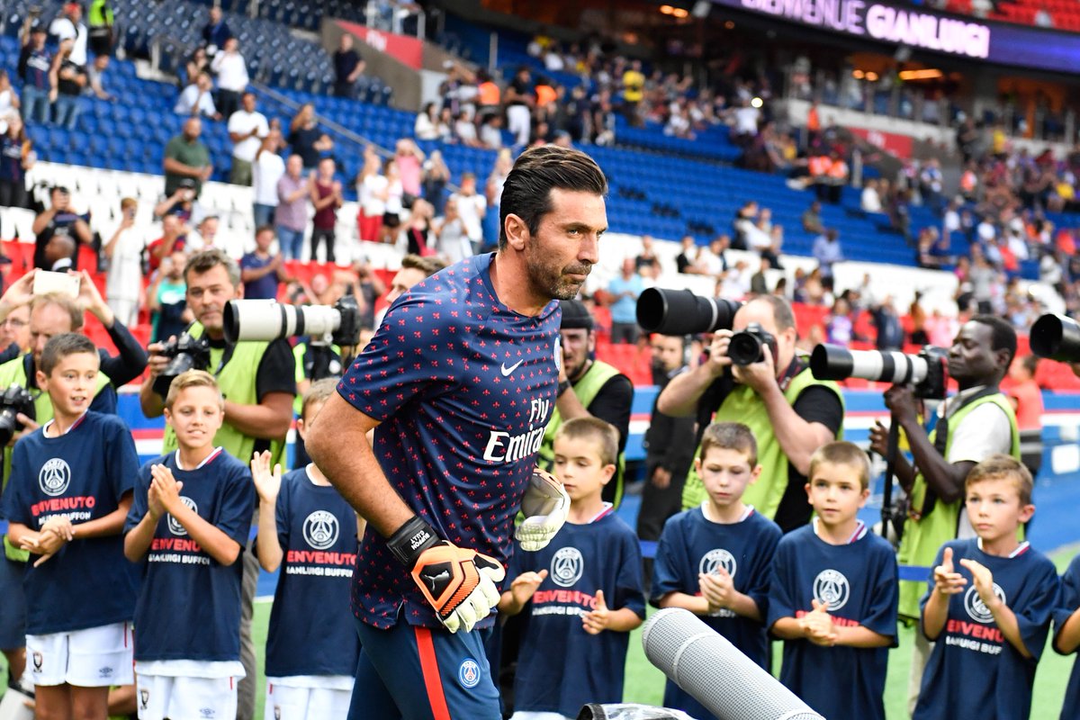 足球欧冠淘汰赛对阵激烈，主帅直言无弱旅（欧冠淘汰赛对决白热化，主帅坦言不存在弱旅）