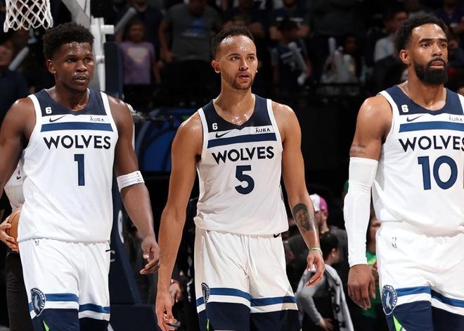 2026年世界杯小组抽签仪式，日本队10号竟如此反应，深夜点击量超百万（2026世界杯分组抽签，日本队10号罕见反应引热议，深夜播放量破百万）