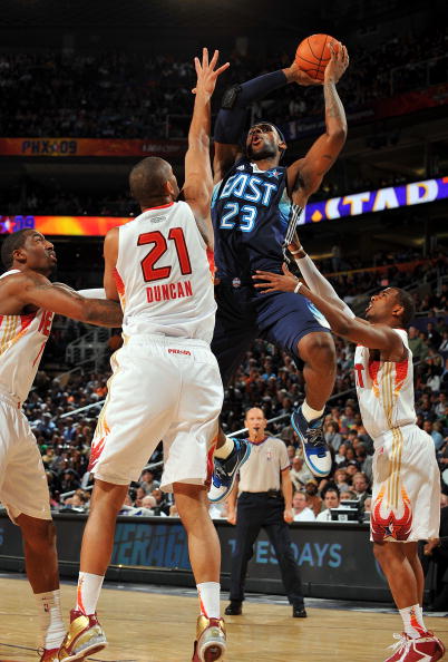 一箭双雕，姆巴佩上演皇马生涯&欧冠首次大四喜（双喜临门：姆巴佩完成皇马生涯及欧冠首个大四喜）