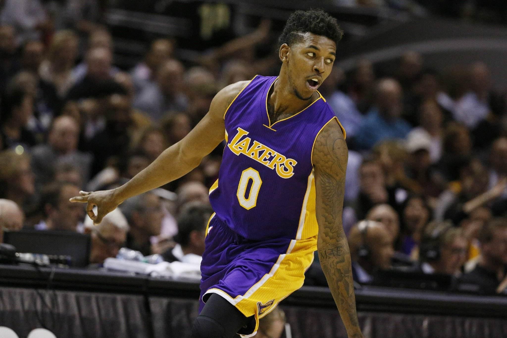 巴顿：李嗣镕一直很努力地训练，他的中超首秀应该是满分（巴顿赞李嗣镕训练刻苦：中超处子秀堪称满分）